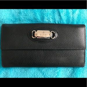 Authentic Gucci long wallet. Excellent condition.